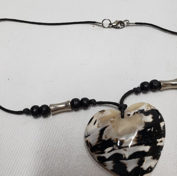 Black White Tan Shell Heart Pendant Rope Necklace - Picture 5 of 14
